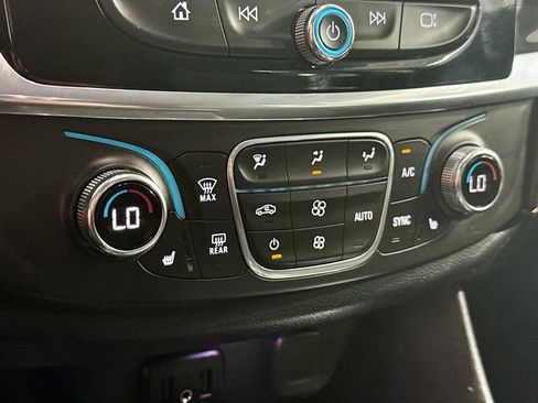 Used 2020 Chevrolet Traverse LT AWD/4WD image 16