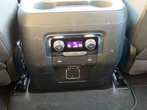 Used 2024 GMC Yukon SLT image 21