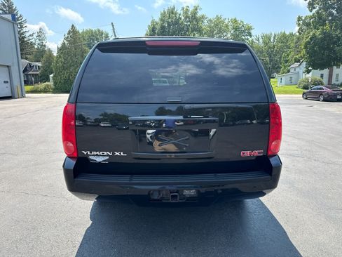 Used 2013 GMC Yukon XL SLT w/ SLT-2 Equipment Package AWD/4WD image 4