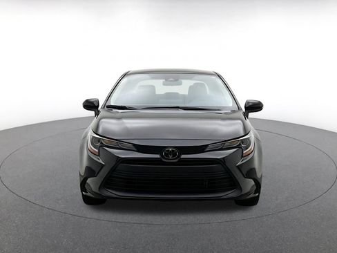 Used 2025 Toyota Corolla LE FWD image 2