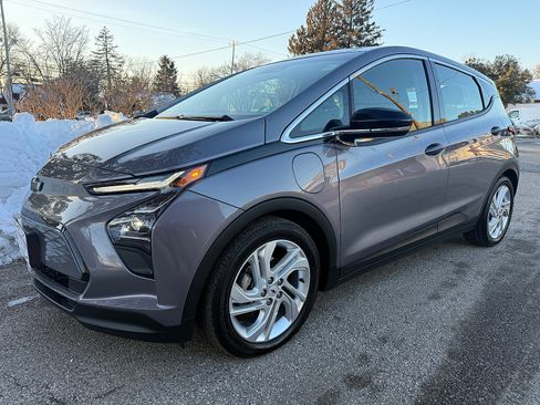 Used 2023 Chevrolet Bolt LT image 8
