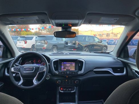 Used 2022 GMC Terrain SLE w/ Elevation Edition image 3