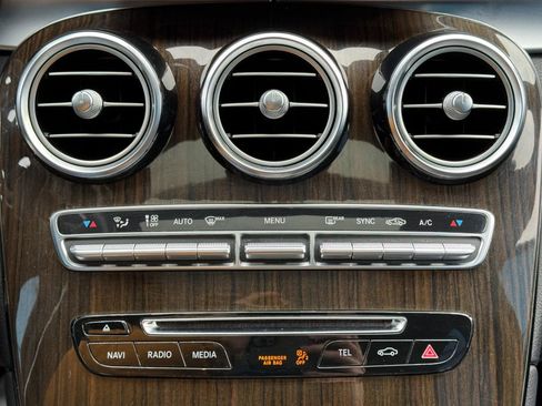 Used 2019 Mercedes-Benz GLC 300 4MATIC w/ AMG Line image 22