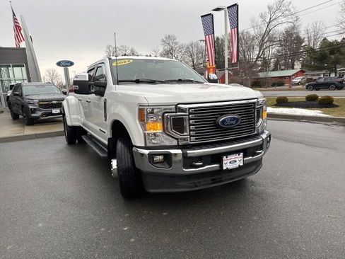 Certified 2022 Ford F350 Lariat w/ Chrome Package image 4