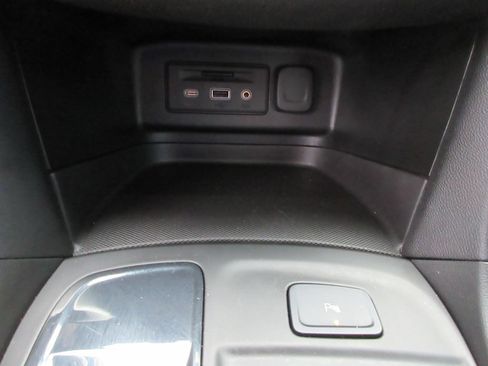Certified 2022 Chevrolet Equinox RS w/ Infotainment Package FWD image 29