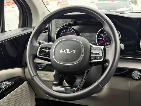 Used 2024 Kia Carnival EX image 14