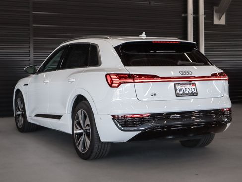 Used 2024 Audi Q8 e-tron Premium Plus w/ Premium Plus Package AWD/4WD image 2