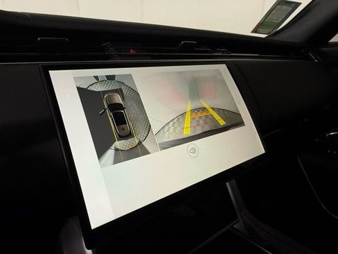 New 2025 Land Rover Range Rover Long Wheelbase SE image 14