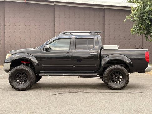 Used 2011 Nissan Frontier SL RWD image 5