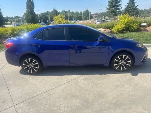 Used 2017 Toyota Corolla SE w/ Carpet Mat Package (TMS) FWD image 2