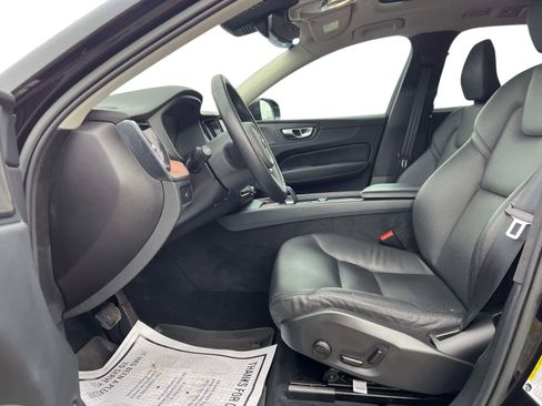 Used 2023 Volvo XC60 B5 Plus image 10