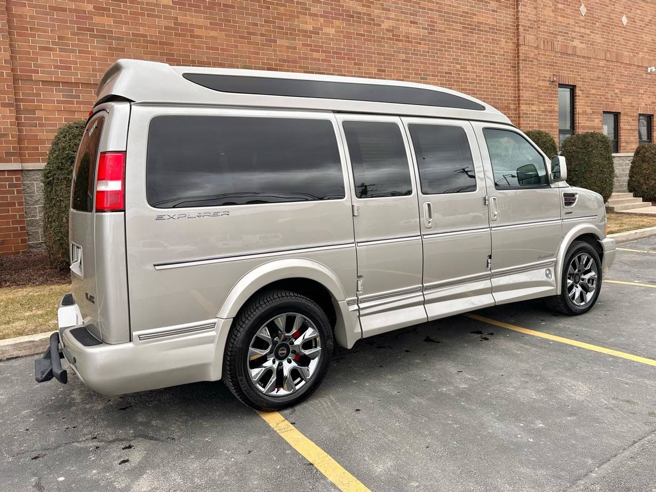 Used 2023 GMC Savana 2500 RWD image 29