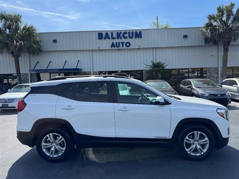 Used 2021 GMC Terrain SLE w/ Driver Convenience Package FWD image 1