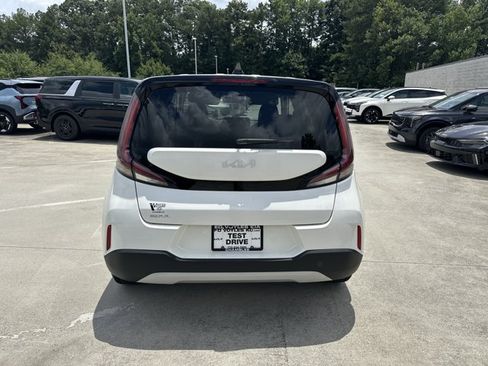 Certified 2023 Kia Soul LX FWD image 7