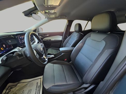 New 2026 Chevrolet Trax LT w/ LT Convenience Package FWD image 15