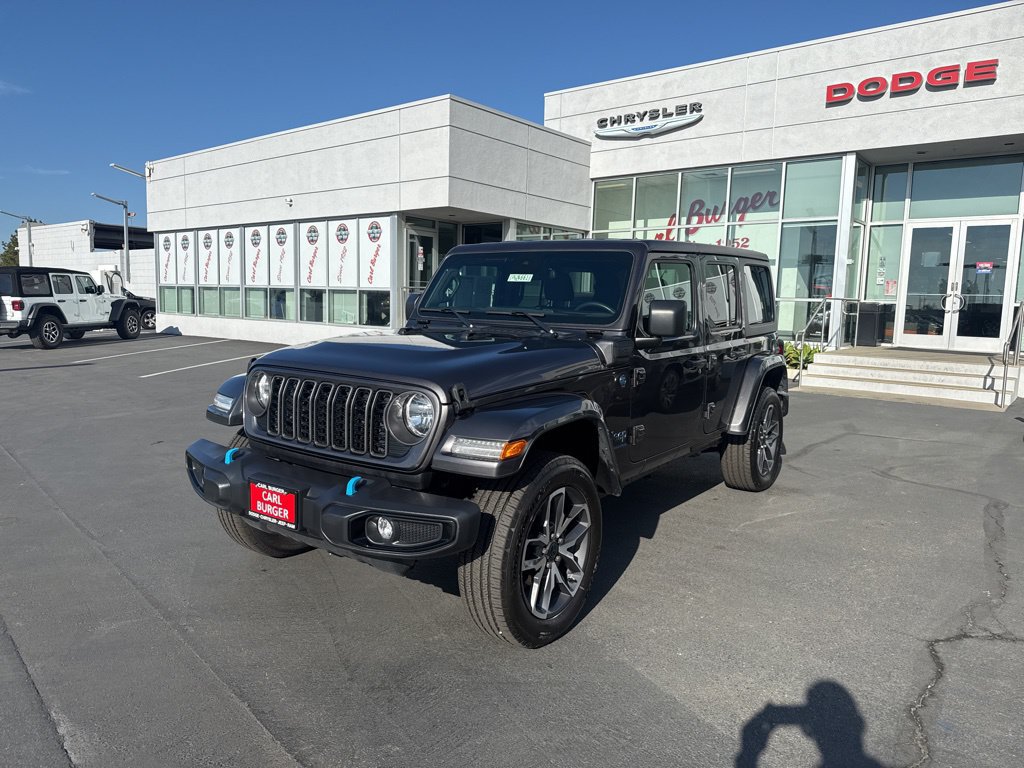 Used 2024 Jeep Wrangler Unlimited w/ Convenience Group AWD/4WD image 3