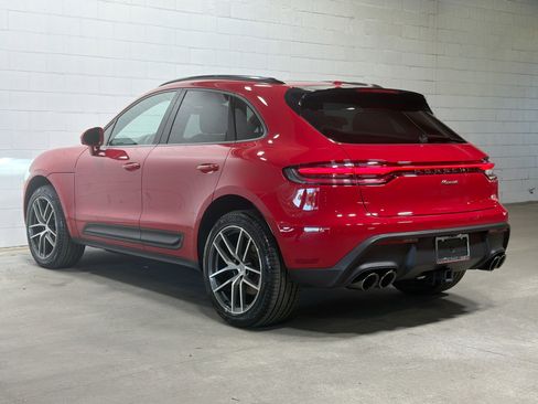 Certified 2025 Porsche Macan image 3