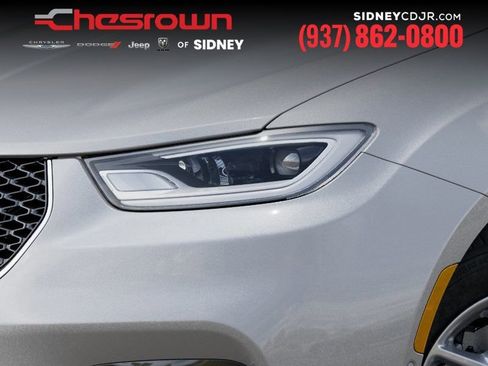 New 2026 Chrysler Pacifica Select image 10