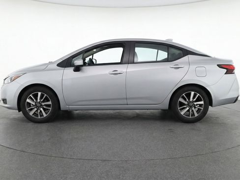 Used 2025 Nissan Versa SV image 5