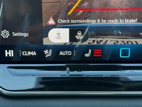 New 2025 Volkswagen Tiguan SE image 14