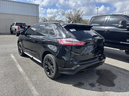 Used 2023 Ford Edge SE w/ Black Appearance Package image 4