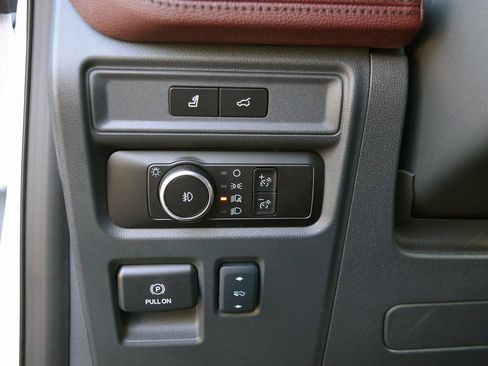 Used 2024 Ford Expedition Limited image 23