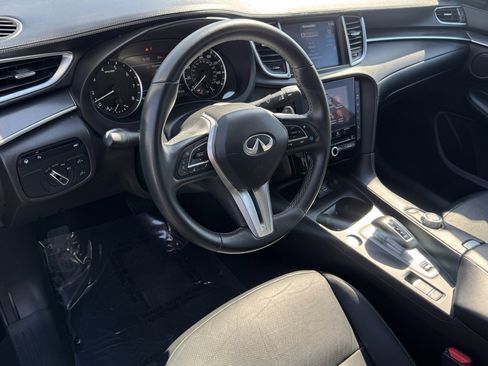 Certified 2024 INFINITI QX50 Luxe image 17
