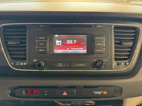 Used 2016 Kia Sedona LX w/ LX Convenience Package FWD image 17