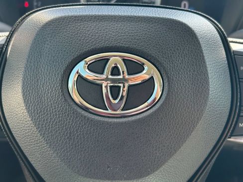 Used 2020 Toyota Corolla LE FWD image 31