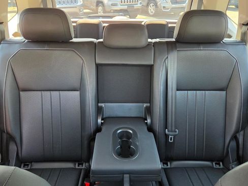 Used 2024 Volkswagen Tiguan SE image 46