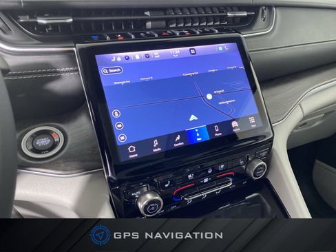 Used 2022 Jeep Grand Cherokee Overland w/ Luxury Tech Group IV image 4