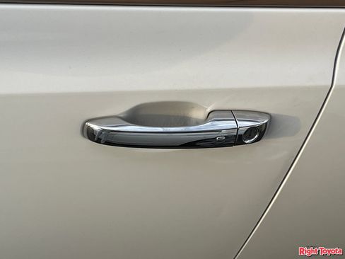 Used 2018 Chrysler 300 Limited w/ Safetytec Plus Group RWD image 10