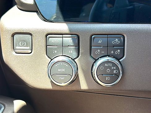 Used 2023 GMC Sierra 1500 SLT AWD/4WD image 36