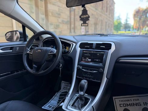 Used 2014 Ford Fusion SE FWD image 10