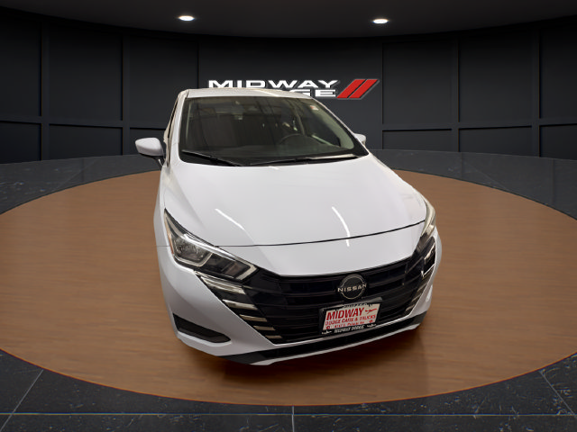 Used 2024 Nissan Versa SV w/ Electronics Package FWD image 5