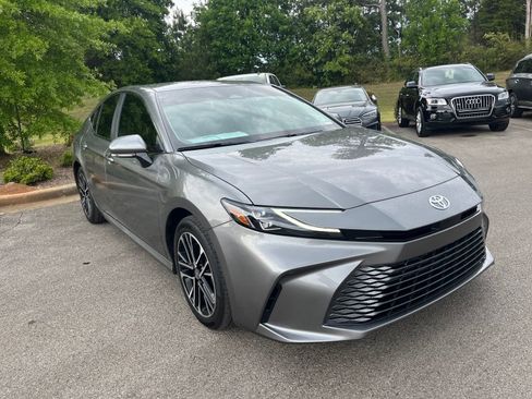 Used 2026 Toyota Camry XLE FWD image 3
