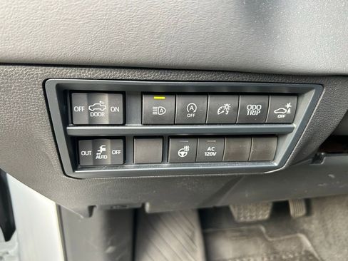 Used 2025 Toyota Tundra Platinum AWD/4WD image 19