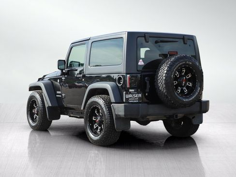 Used 2017 Jeep Wrangler Sport w/ Connectivity Group AWD/4WD image 3