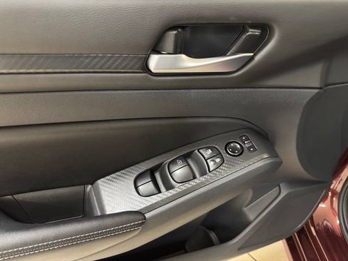 Used 2025 Nissan Altima 2.5 SV FWD image 7
