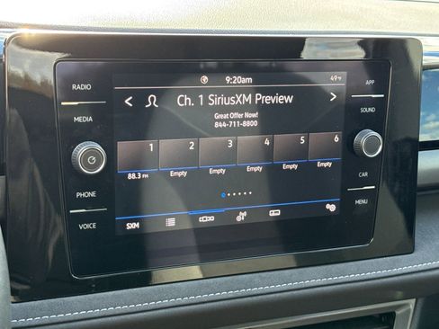 Certified 2025 Volkswagen Taos SE image 27