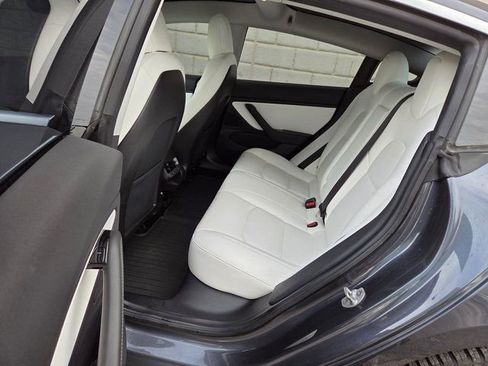 Used 2018 Tesla Model 3 Long Range image 37