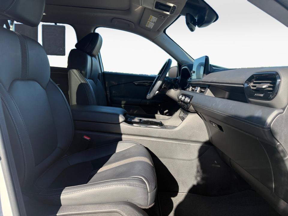 Certified 2025 Honda Pilot Touring image 32