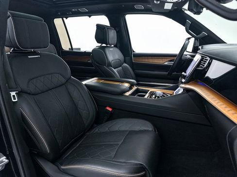 Used 2022 Jeep Grand Wagoneer Series III image 38