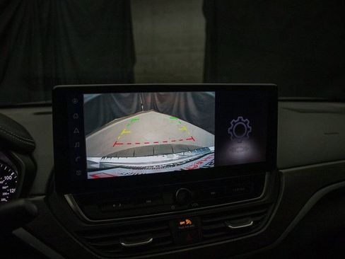 Used 2023 Nissan Altima 2.5 SV w/ SV Premium Package image 34