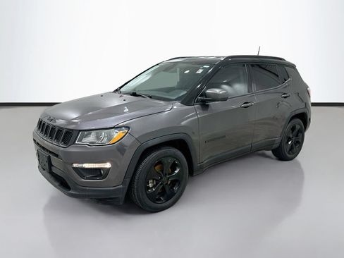 Used 2019 Jeep Compass Latitude FWD image 3
