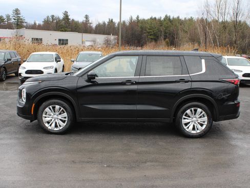 New 2026 Mitsubishi Outlander ES image 5