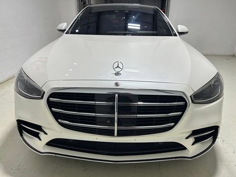 Used 2022 Mercedes-Benz S 580 4MATIC Sedan w/ AMG Line Package image 9