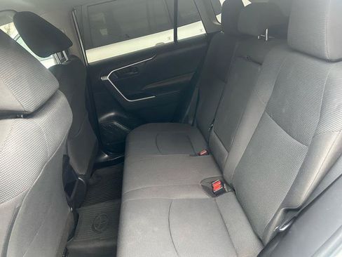 Used 2021 Toyota RAV4 LE AWD/4WD image 15