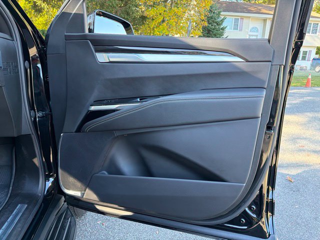 Used 2025 Cadillac Escalade ESV Luxury AWD/4WD image 19
