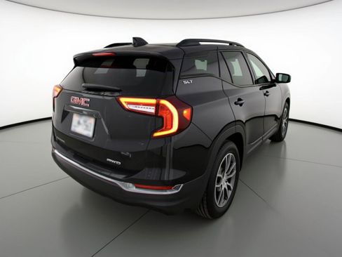 Used 2024 GMC Terrain SLT AWD/4WD image 9